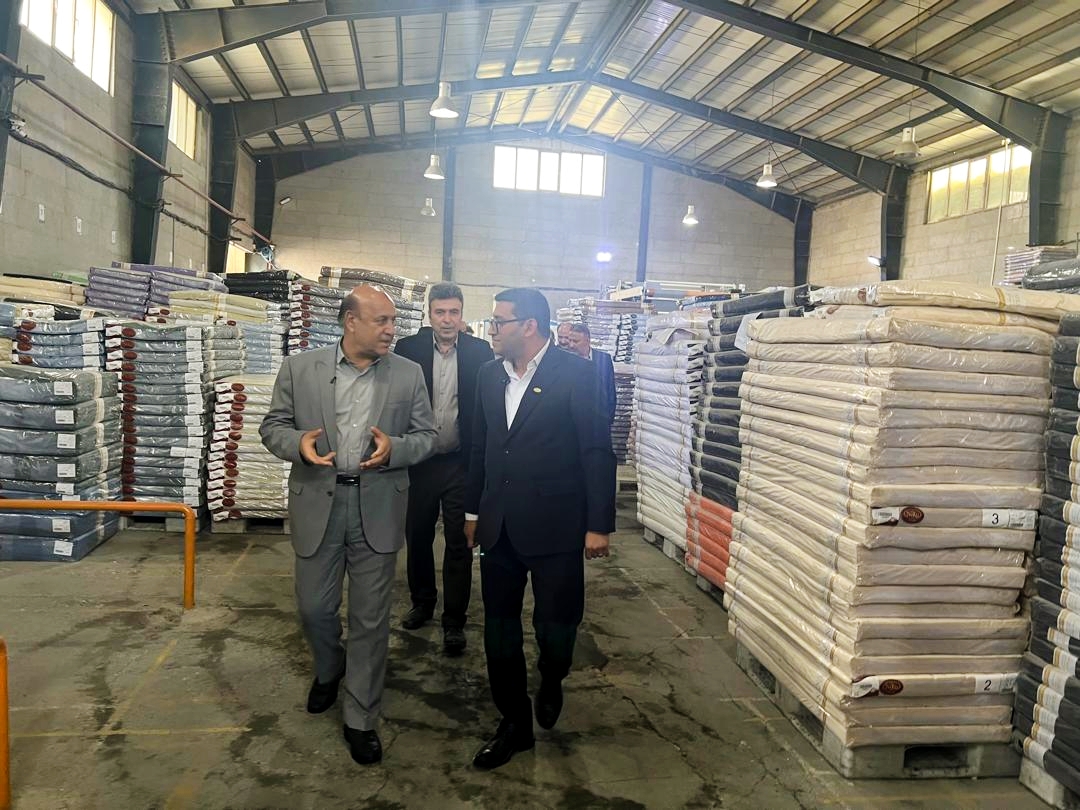 بازدید فرماندار اسلامشهر و اعضای ستاد تسهیل از گروه نساجی نیکا