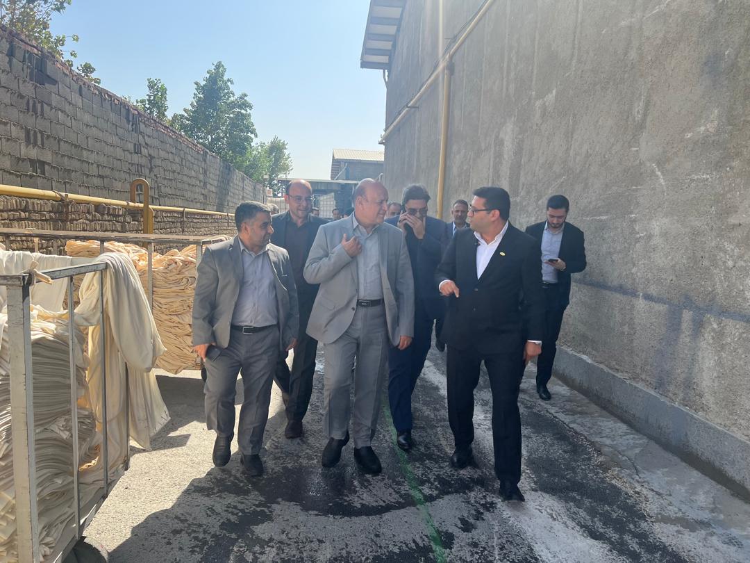 بازدید فرماندار اسلامشهر و اعضای ستاد تسهیل از گروه نساجی نیکا