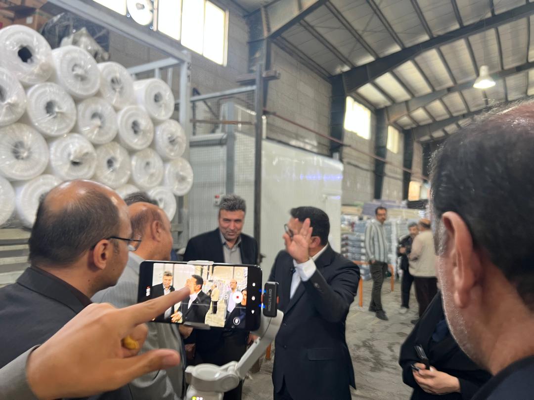 بازدید فرماندار اسلامشهر و اعضای ستاد تسهیل از گروه نساجی نیکا